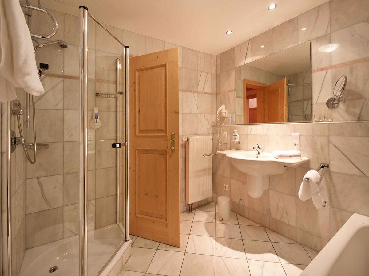 Hotel-Gasthof Zum Suessen Grund Albstadt Bagian luar foto